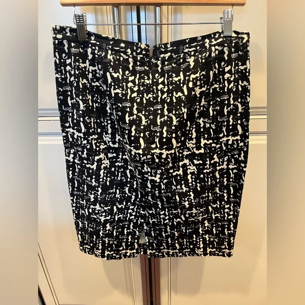 Michael Kors Black and White Abstract Pencil Skirt